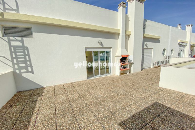 Espaçoso apartamento penthouse T3 Duplex com vista mar em Albufeira